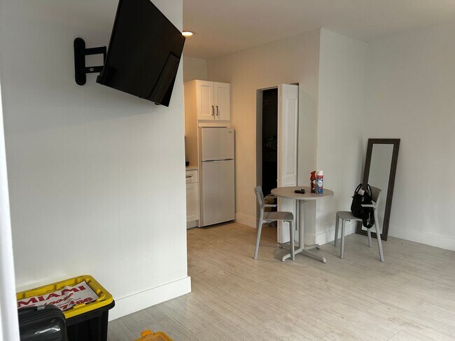Photo - 1615 N 28th Ct Apartamento