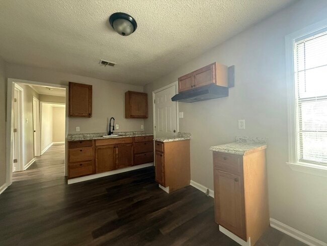 Photo - 2076 Goff Ave