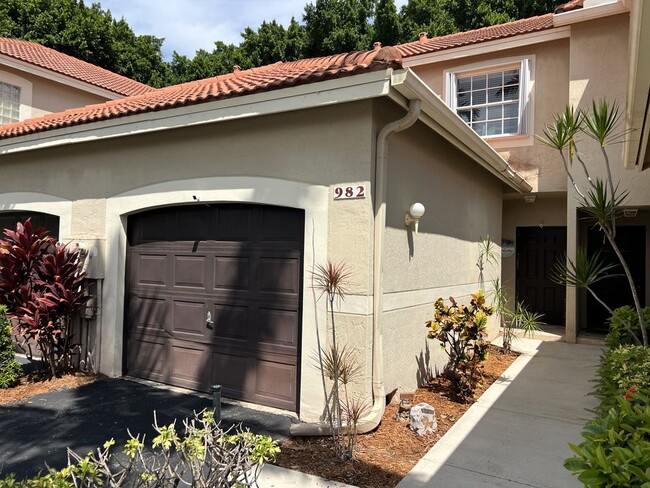 Photo - 982 Sevilla Cir
