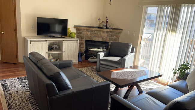 Building Photo - 10161 Sutton Dr Rental