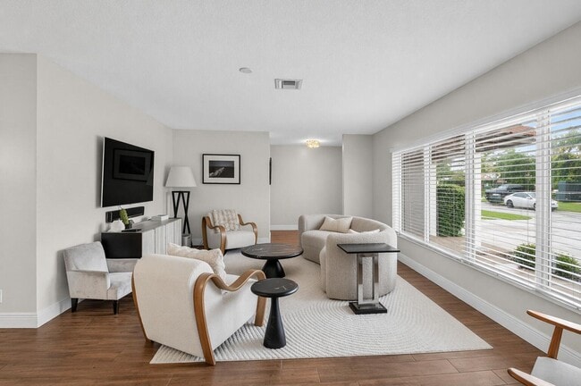 Photo - 650 SW 16th St