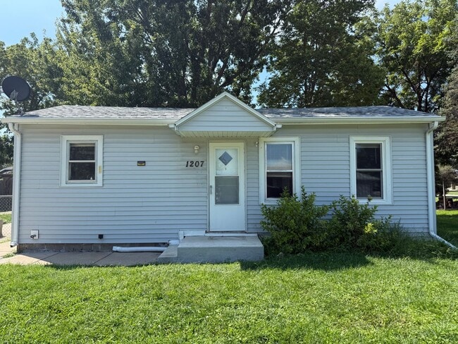 Building Photo - 1207 N 9th St