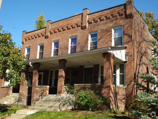 Building Photo - 2350 Summit St Rental