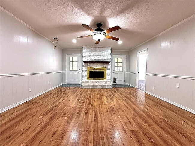 Photo - 955 Louise Ave