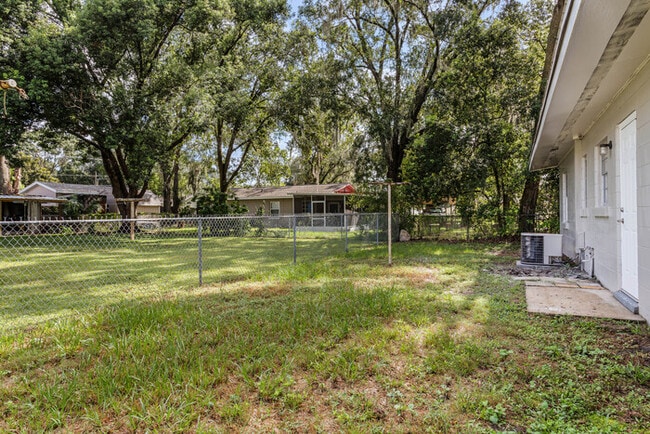 1702 E Carol Dr