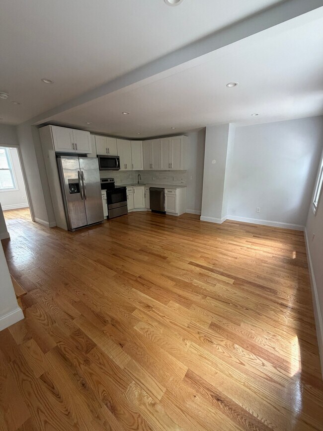 2760 Bainbridge Ave Unit 2