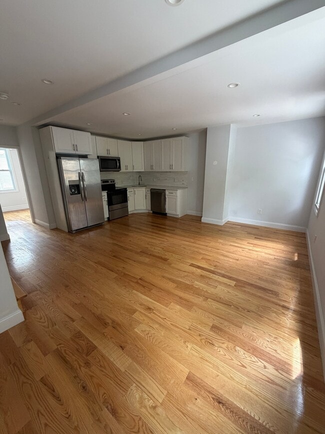 Photo - 2760 Bainbridge Ave Unit 2