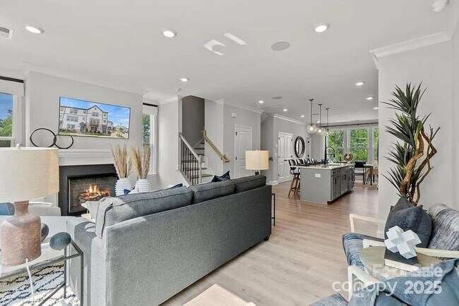 Photo - 5029 Westmead Ln