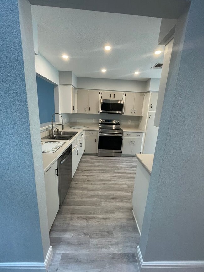 Photo - 3 Bedroom 2.5 Bathroom Townhome located in Pelican Bay