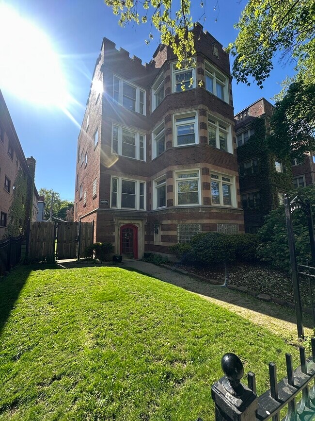 Photo - 5138 S Kenwood Ave