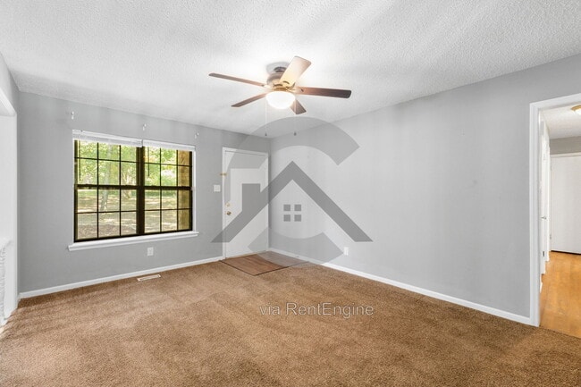 Photo - 108 Robin Ln