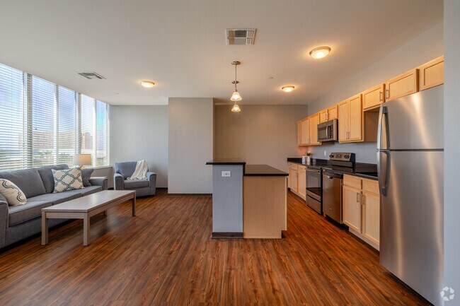 1BR, 1BA - 935SF - Dining Room - Colorado Derby Lofts