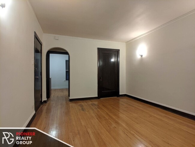 Photo - 2122 W Ainslie St