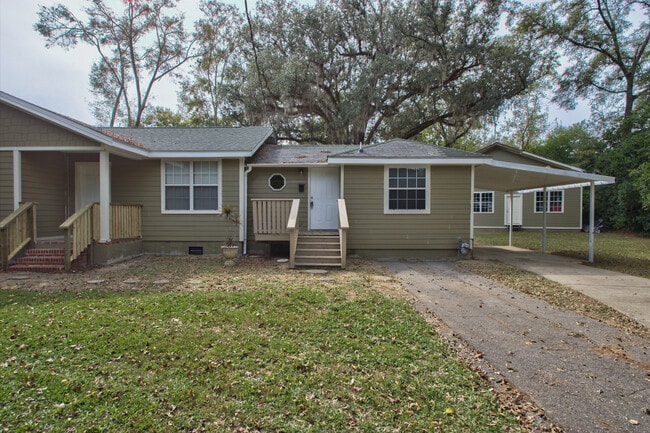 Building Photo - 2002 Unit A