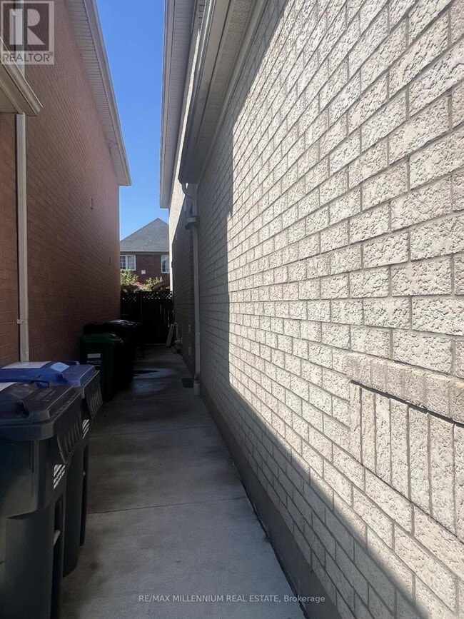 Photo - 5988 Sidmouth St