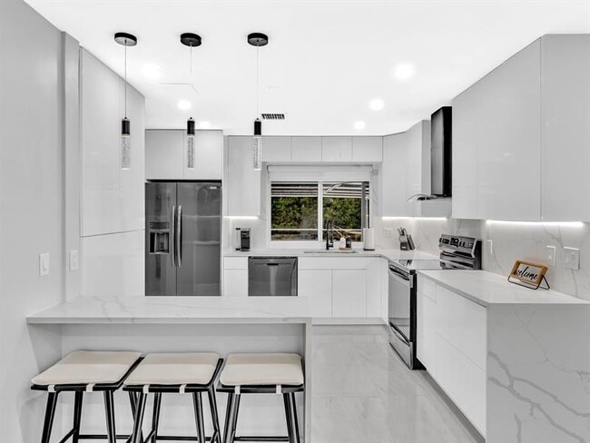 Building Photo - 4925 Polk St Rental