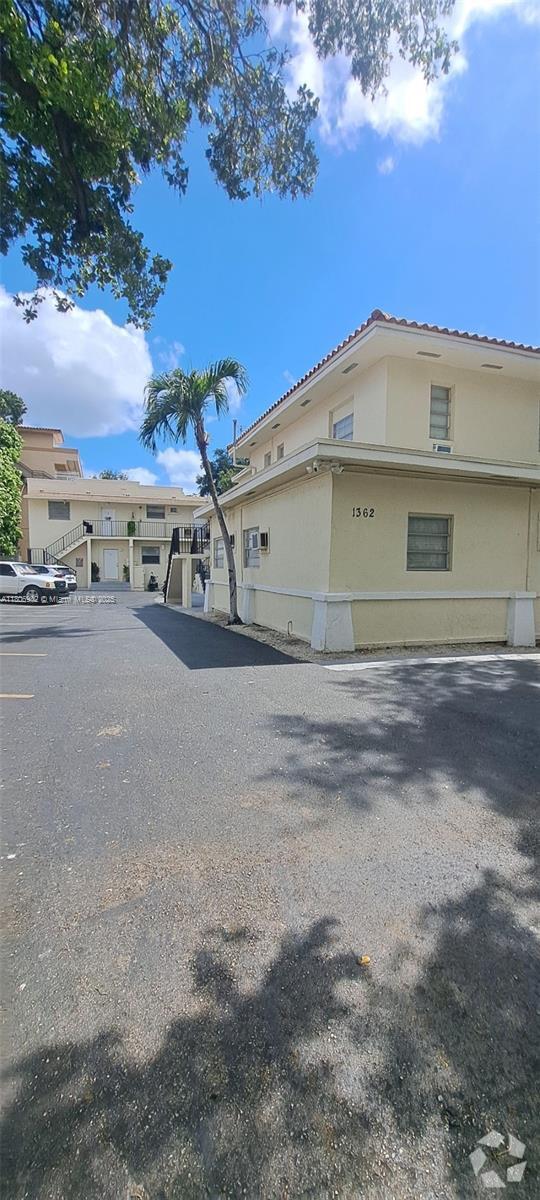 Building Photo - 1362 SW 2nd St Unit 11 Rental