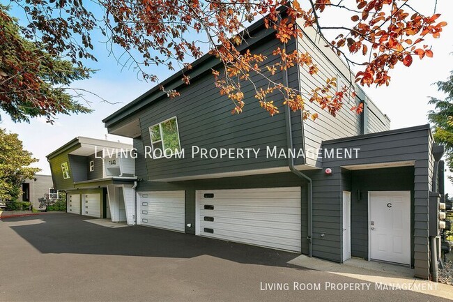 Building Photo - 7442 S Virginia Ave Unit Apt C