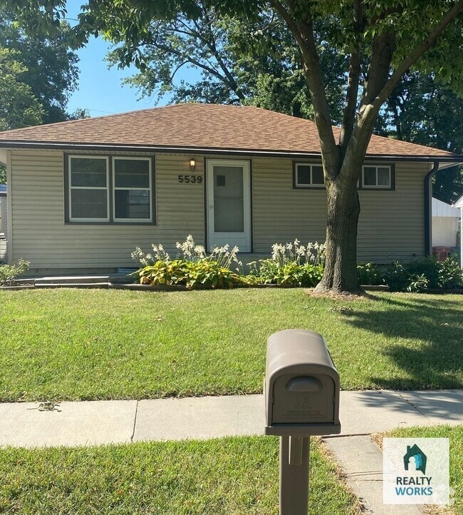 Building Photo - Nice South Lincoln 3 Bedroom Home