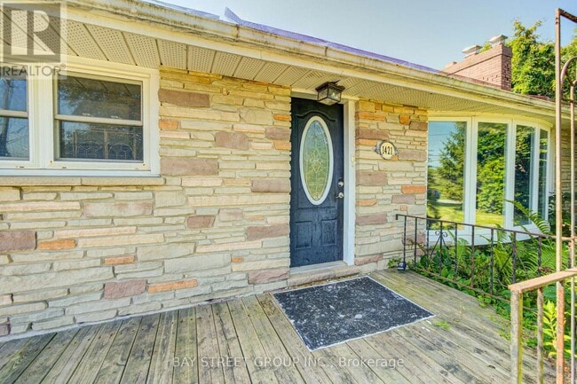 Photo - 1421 Old Green Ln