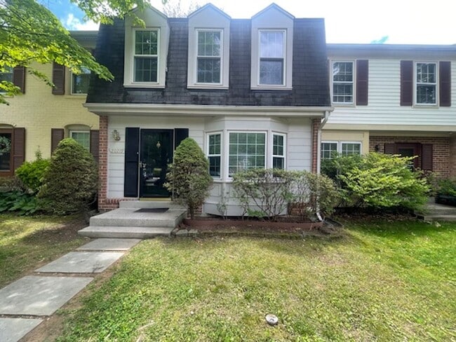 NICE TOWNHOME IN MONTGOMERY VILLAGE WITH F... - NICE TOWNHOME IN MONTGOMERY VILLAGE WITH F...