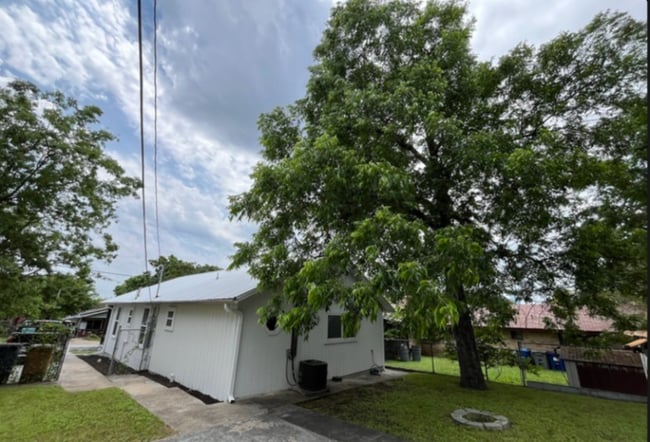 Photo - 1904 E 10th St