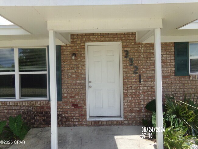 Building Photo - 3921 E 10th St Rental