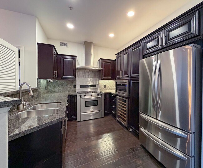 Photo - Beautiful Penthouse - 2bd 2 ba