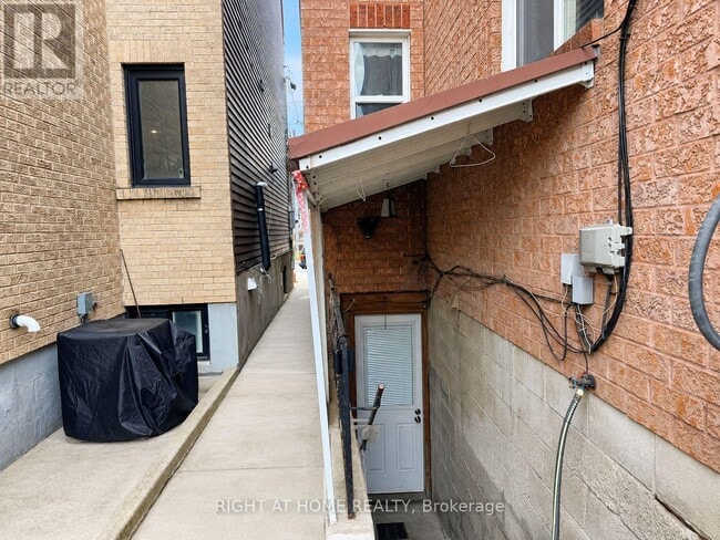 Photo - 380 Lansdowne Ave