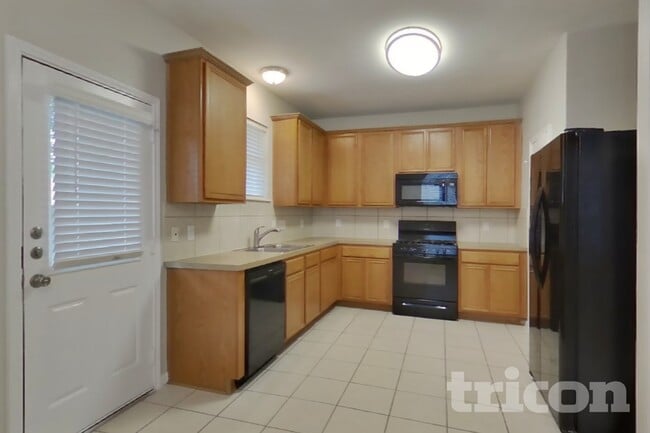 Photo - 2011 Rycroft Dr