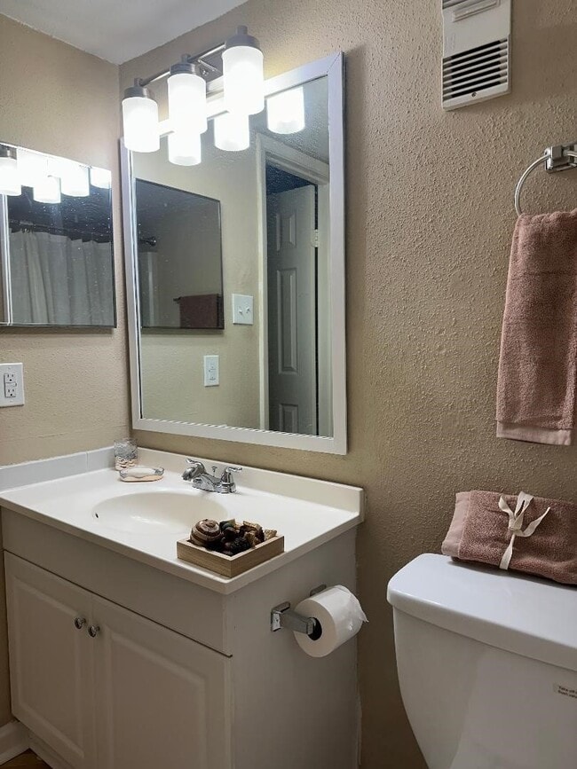 Photo - 12955 Woodforest Blvd Unidad 47