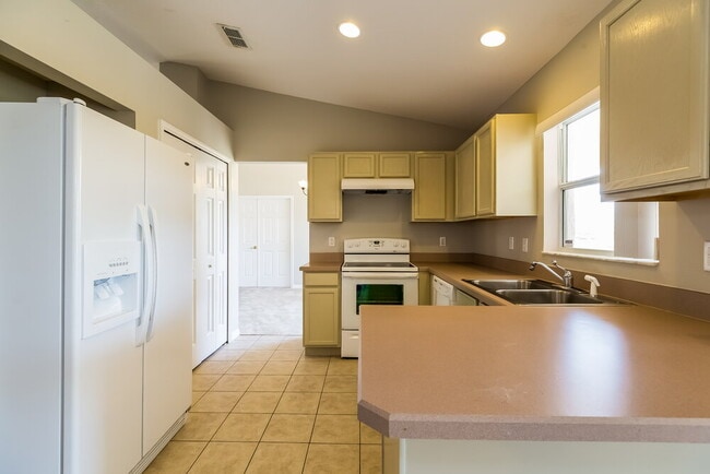 Photo - 1480 Muir Cir