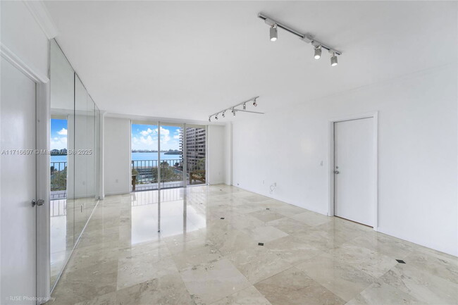 Photo - 11111 Biscayne Blvd Unidad 7A Rental