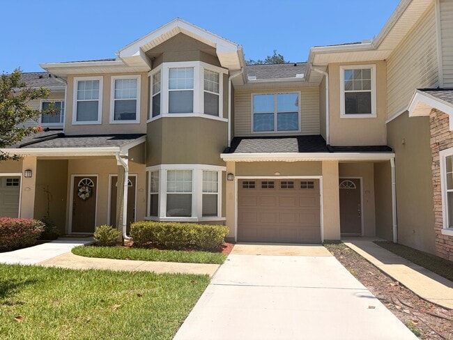 Building Photo - 2/2 Oakleaf Townhome! Amenities! Garage Parking!