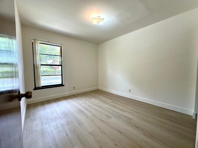 Photo - 1244 N Haverhill Rd Unidad 4