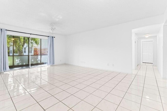 Photo - 345 W Laurel Dr Unit 2M