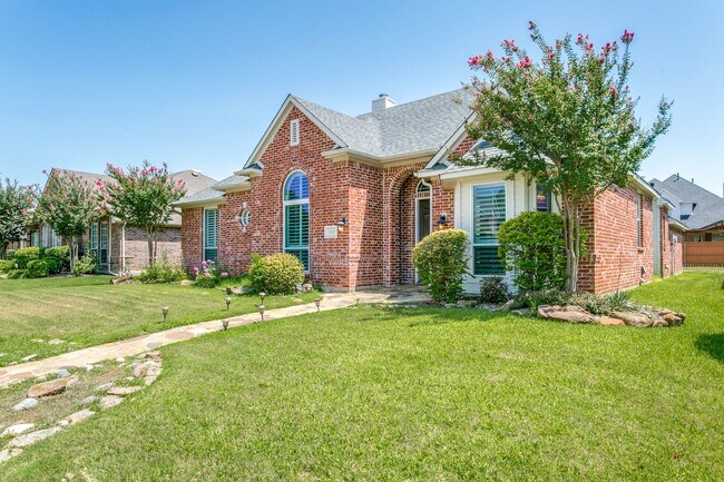 Building Photo - Beautiful and Spacious 3-Bed, 2-Bath Home ...