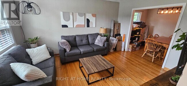 Photo - 130 Prince Charles Dr