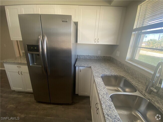 Building Photo - 1904 Santa Barbara Blvd Unit 1-6 Rental