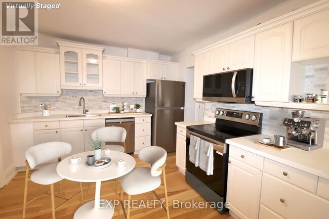 Photo - 342 Eglinton Ave E