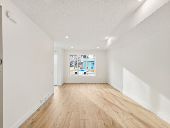 Photo - 2616-2628 Avenue SW