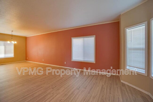 Photo - 8907 NE 84th St