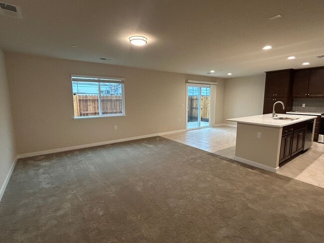 Photo - 479 Lemongrass St
