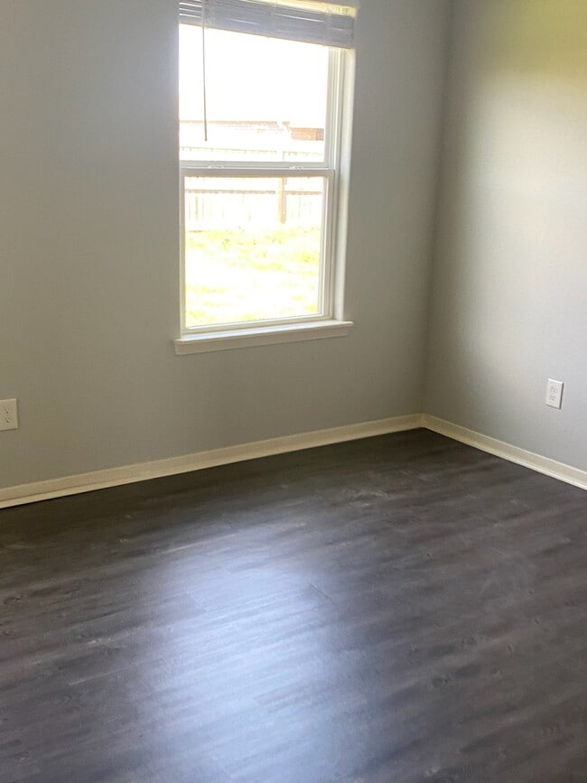 Photo - 864 NW Evans Cir