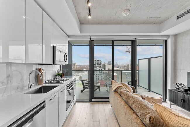 Photo - 458 Richmond St W