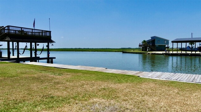 58 Lakeside Dr