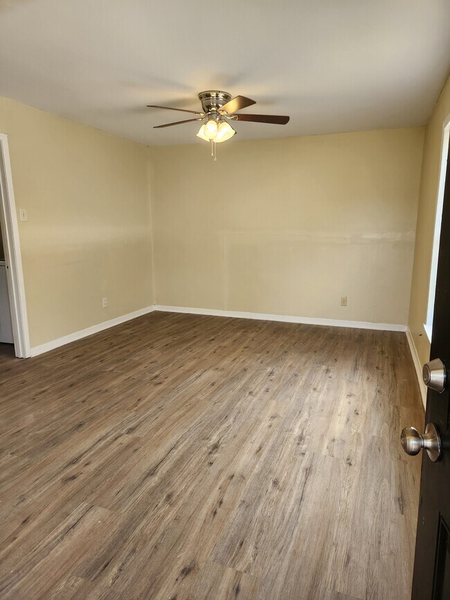 Living Room - 608 Campbell St