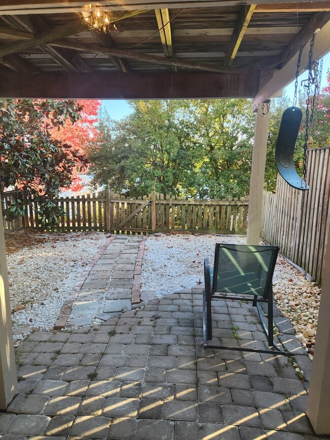 Building Photo - 44153 Paget Ter Rental