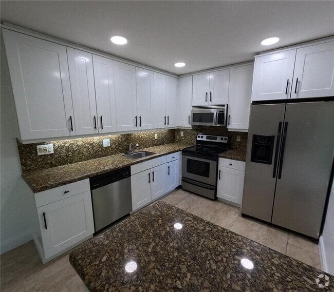 Building Photo - 1423 Holly Heights Dr Unit 15 Rental