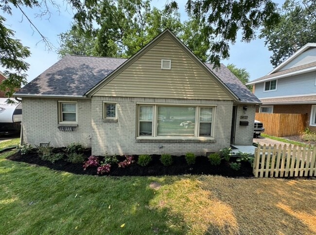 Photo - 5627 Elliot Rd